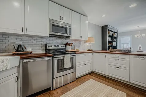 831 Garfield Avenue Libertyville IL 60048