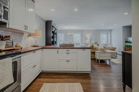 831 Garfield Avenue Libertyville IL 60048