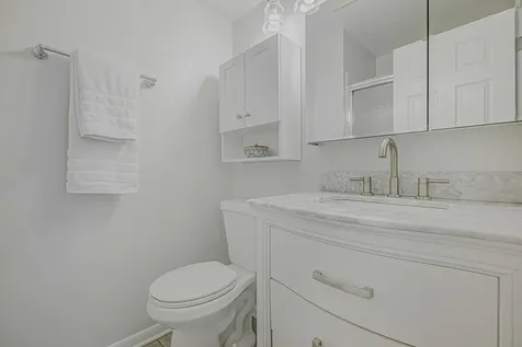 831 Garfield Avenue Libertyville IL 60048