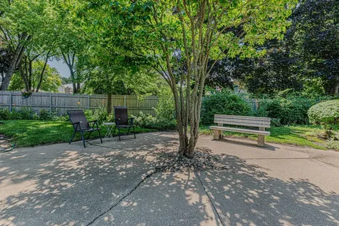 831 Garfield Avenue Libertyville IL 60048