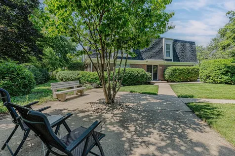 831 Garfield Avenue Libertyville IL 60048