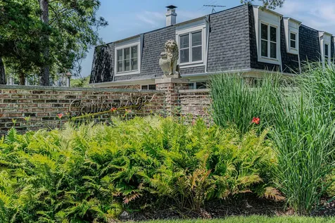 831 Garfield Avenue Libertyville IL 60048