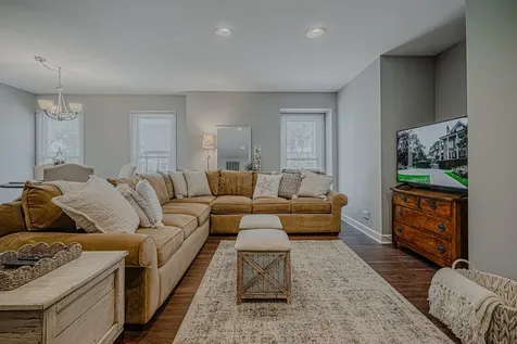 831 Garfield Avenue Libertyville IL 60048