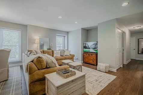 831 Garfield Avenue Libertyville IL 60048