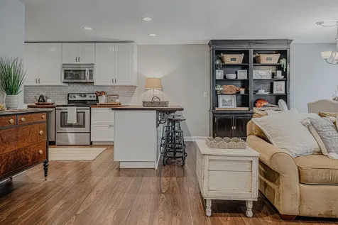 831 Garfield Avenue Libertyville IL 60048