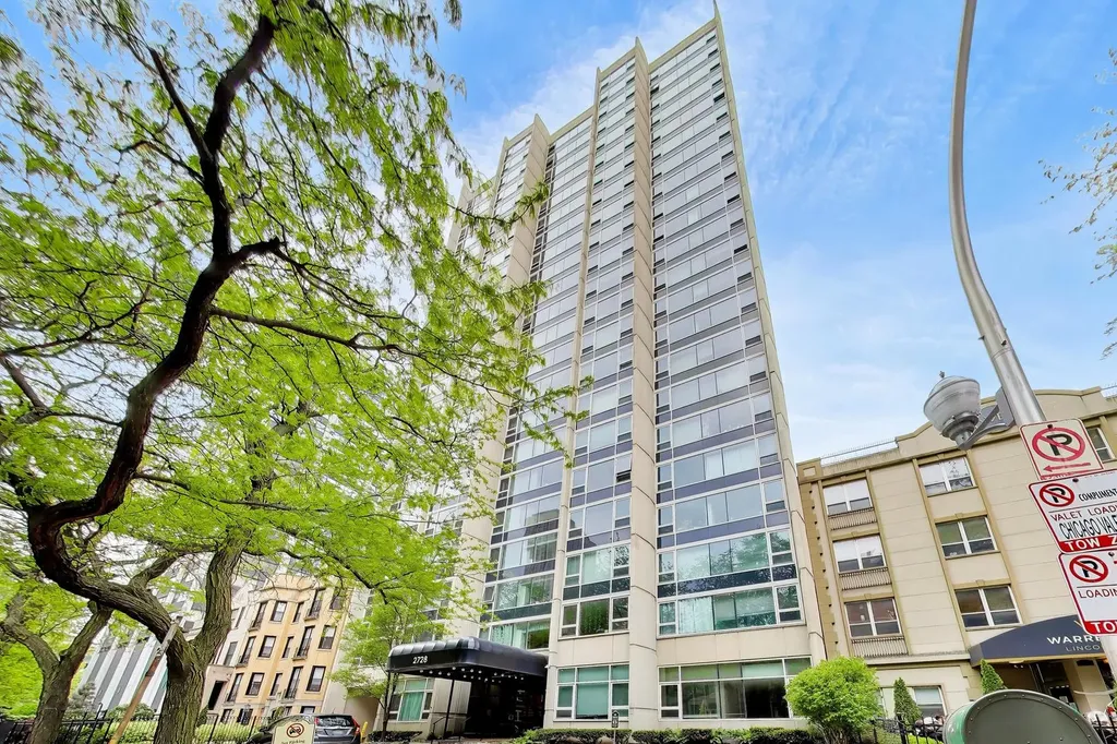 2728 North Hampden Court Chicago IL 60614