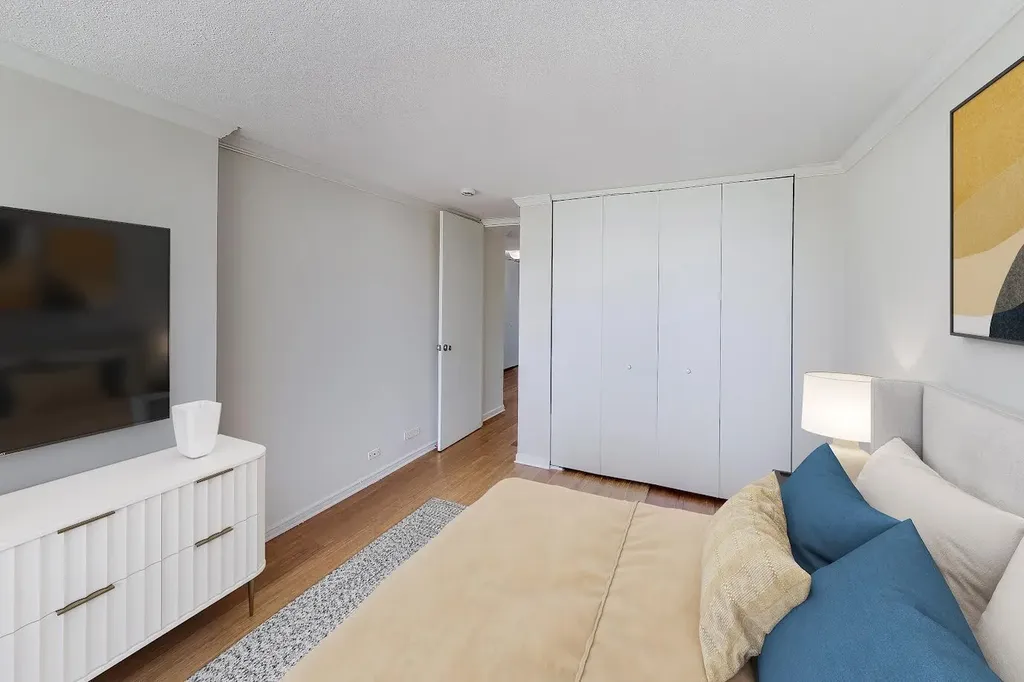 2728 North Hampden Court Chicago IL 60614