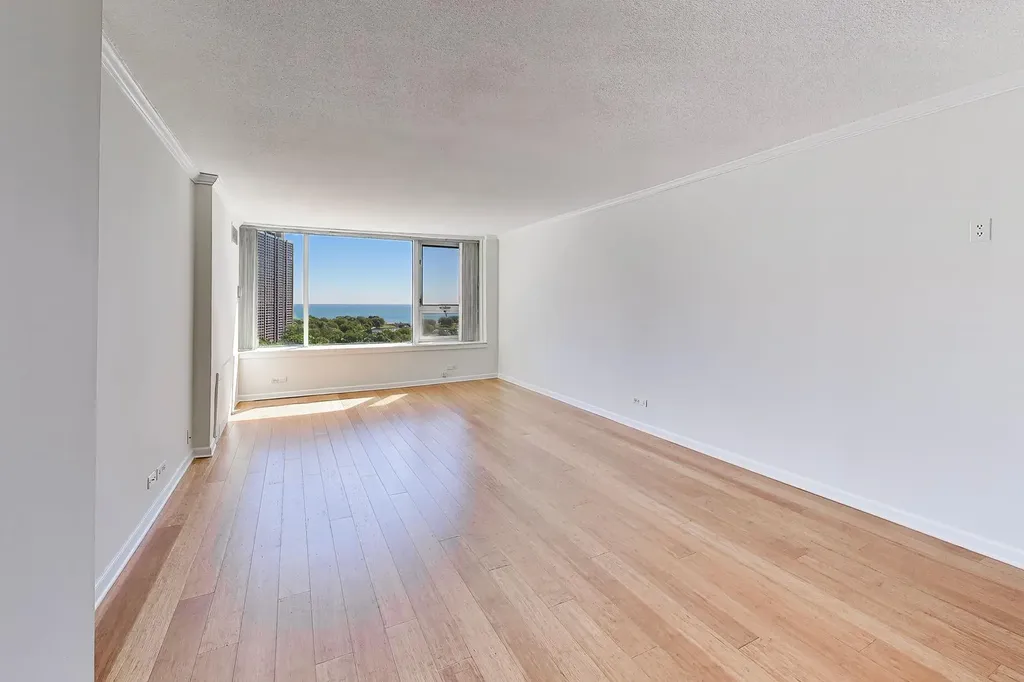 2728 North Hampden Court Chicago IL 60614