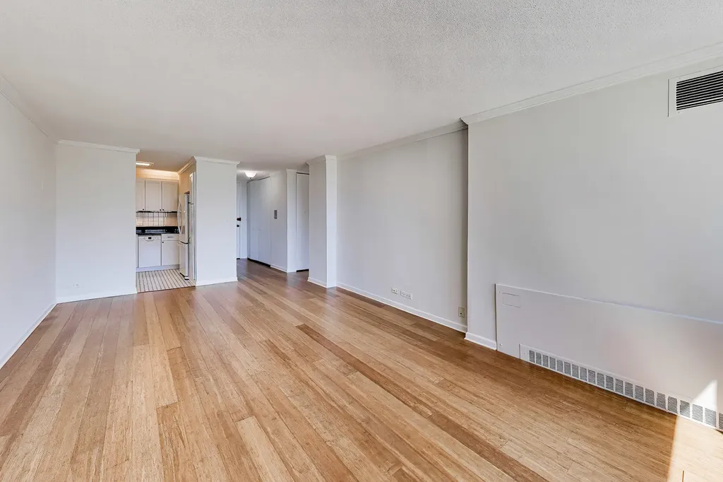 2728 North Hampden Court Chicago IL 60614
