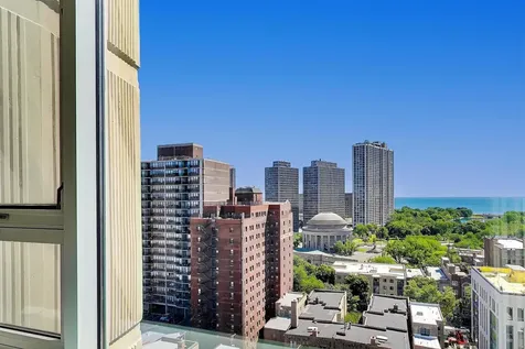 2728 North Hampden Court Chicago IL 60614