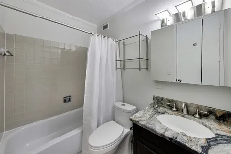 2728 North Hampden Court Chicago IL 60614