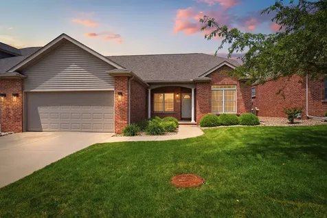 5 Spring Ridge Circle Bloomington IL 61704