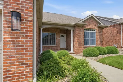 5 Spring Ridge Circle Bloomington IL 61704