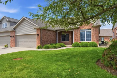 5 Spring Ridge Circle Bloomington IL 61704