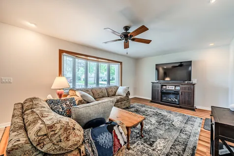 58 Woodview Lane Algonquin IL 60102