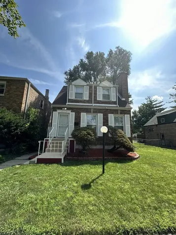 8209 South Prairie Avenue Chicago IL 60619