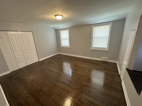 8209 South Prairie Avenue Chicago IL 60619