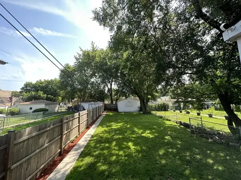 8209 South Prairie Avenue Chicago IL 60619