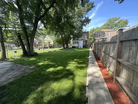 8209 South Prairie Avenue Chicago IL 60619