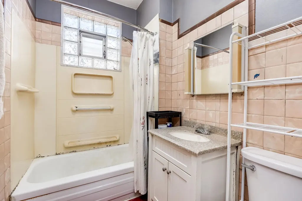 4204 South Maplewood Avenue Chicago IL 60632