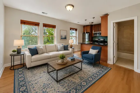 3007 North Clifton Avenue Chicago IL 60657