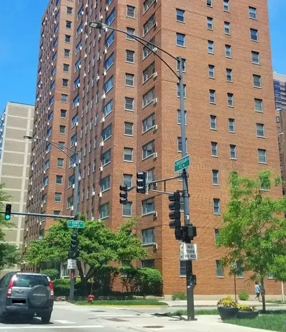 2909 North Sheridan Road Chicago IL 60657