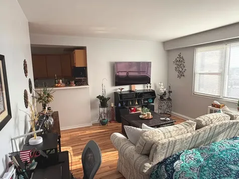 2909 North Sheridan Road Chicago IL 60657