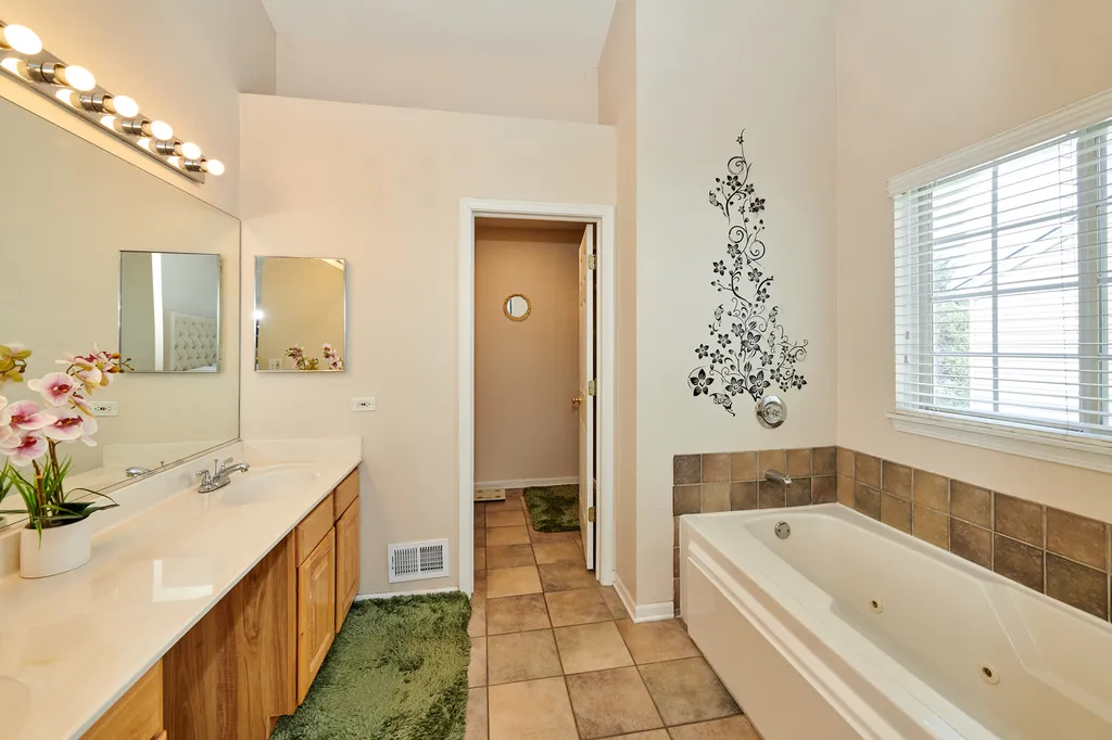 2468 Rosehall Lane Aurora IL 60503