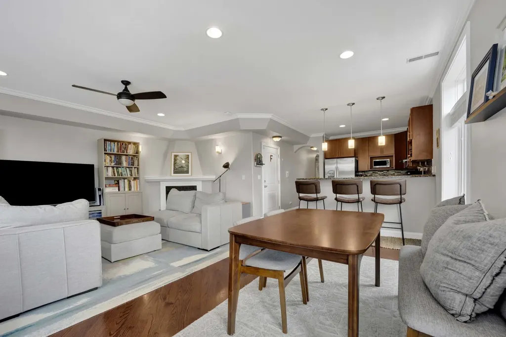 5006 North Western Avenue Chicago IL 60625