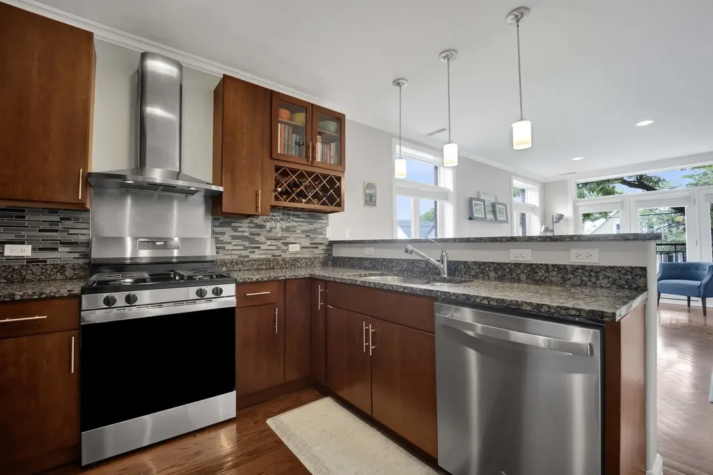 5006 North Western Avenue Chicago IL 60625