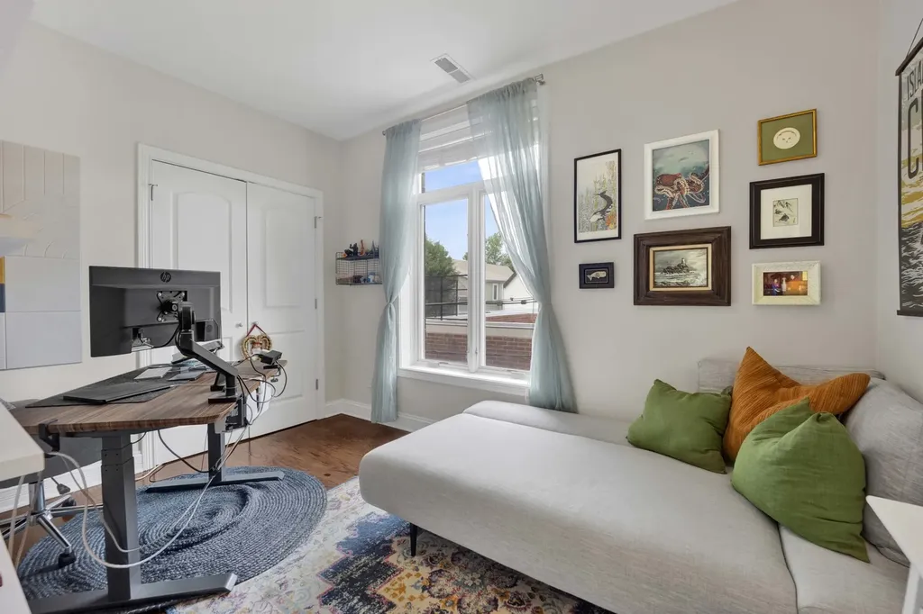 5006 North Western Avenue Chicago IL 60625
