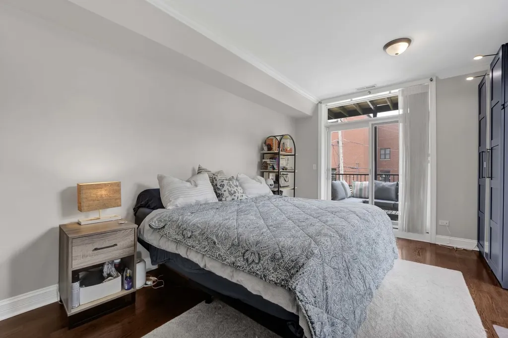 5006 North Western Avenue Chicago IL 60625