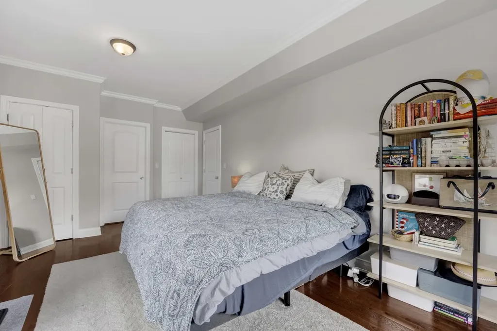 5006 North Western Avenue Chicago IL 60625