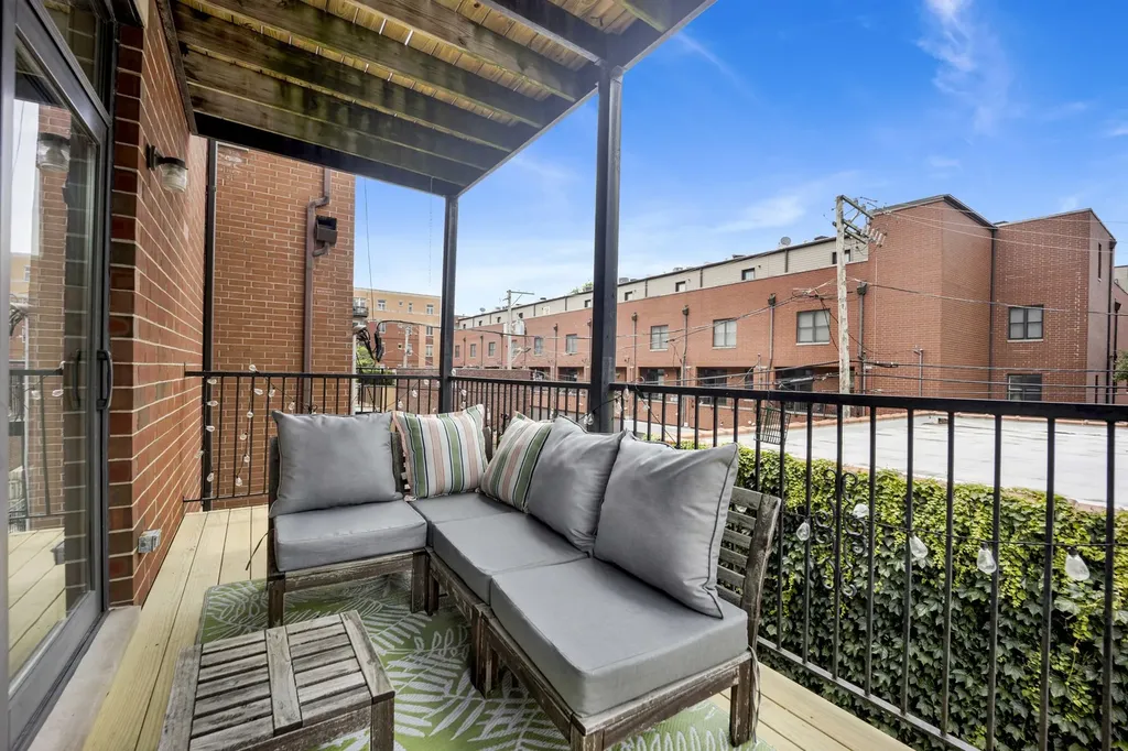 5006 North Western Avenue Chicago IL 60625