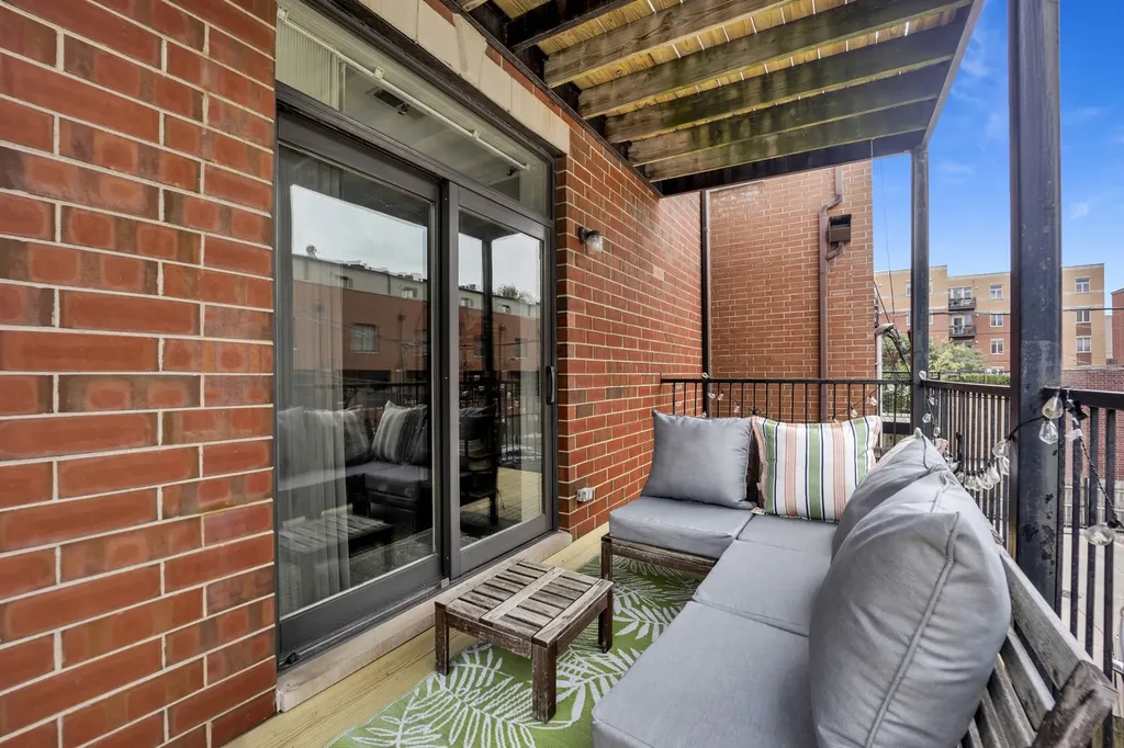 5006 North Western Avenue Chicago IL 60625