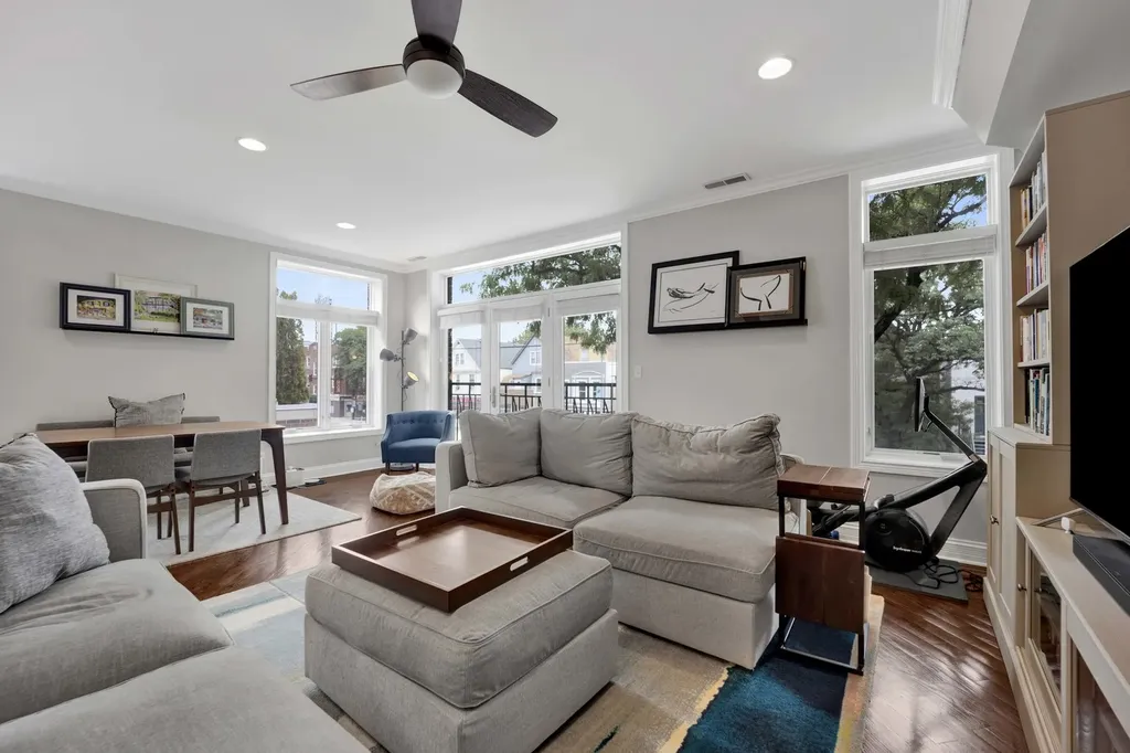 5006 North Western Avenue Chicago IL 60625