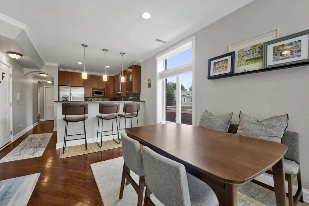 5006 North Western Avenue Chicago IL 60625