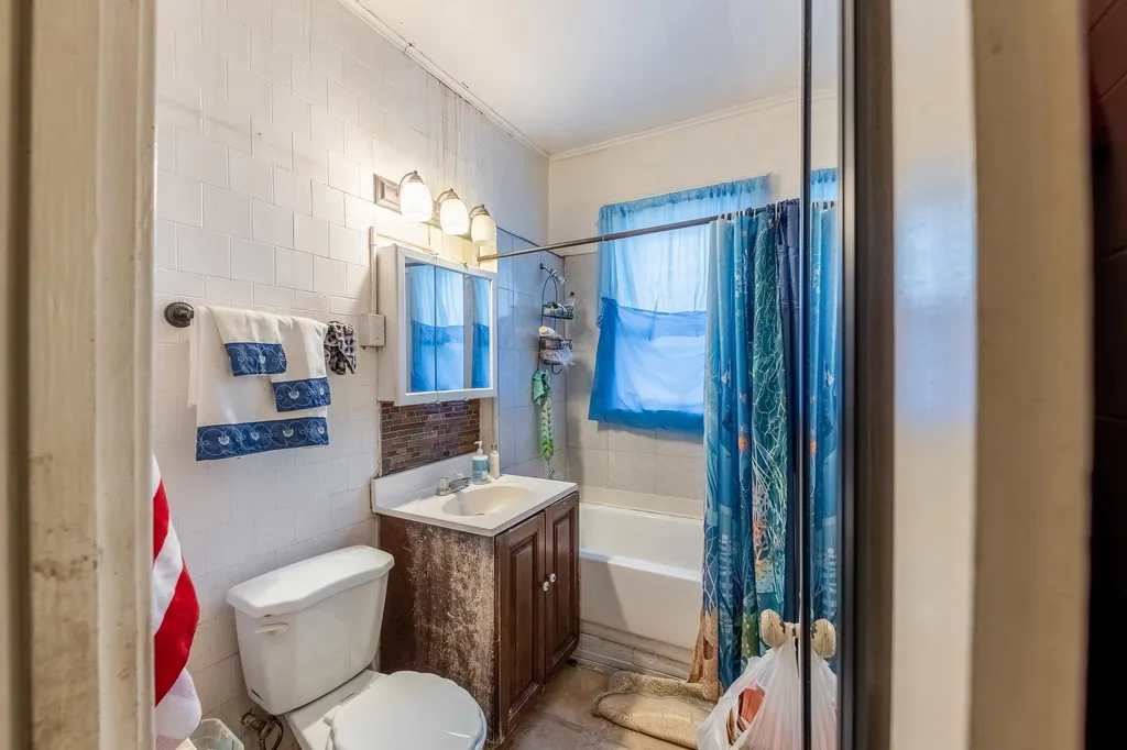 11849 South Wentworth Avenue Chicago IL 60628