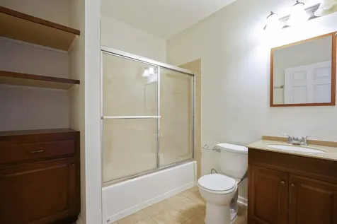 885 North Marshfield Avenue Chicago IL 60622