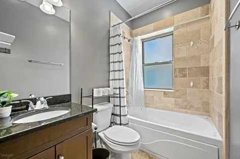 1949 West Leland Avenue Chicago IL 60640