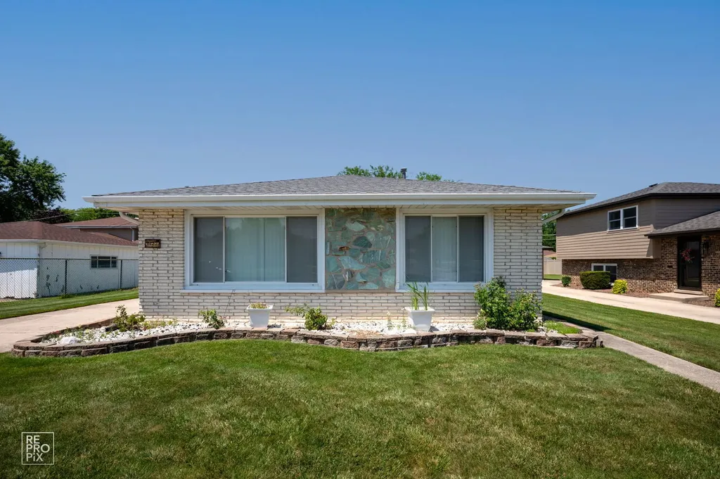 9132 Meade Avenue Oak Lawn IL 60453