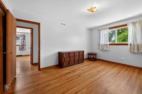 9132 Meade Avenue Oak Lawn IL 60453