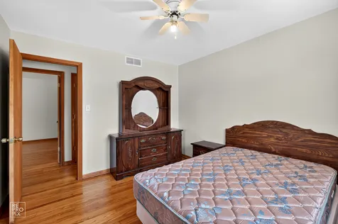 9132 Meade Avenue Oak Lawn IL 60453