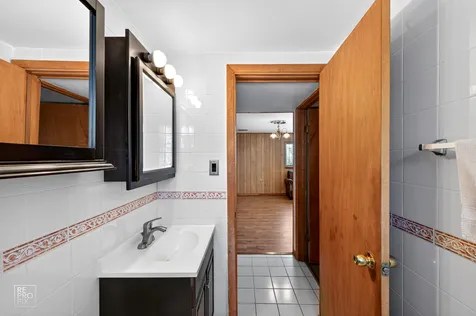 9132 Meade Avenue Oak Lawn IL 60453