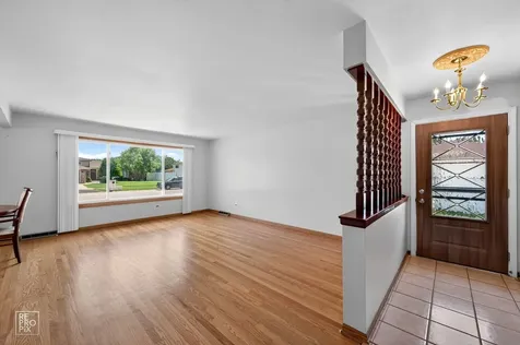 9132 Meade Avenue Oak Lawn IL 60453