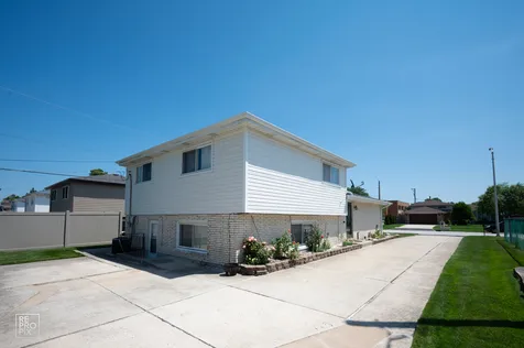 9132 Meade Avenue Oak Lawn IL 60453