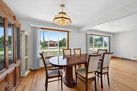 9132 Meade Avenue Oak Lawn IL 60453