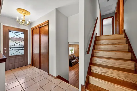 9132 Meade Avenue Oak Lawn IL 60453
