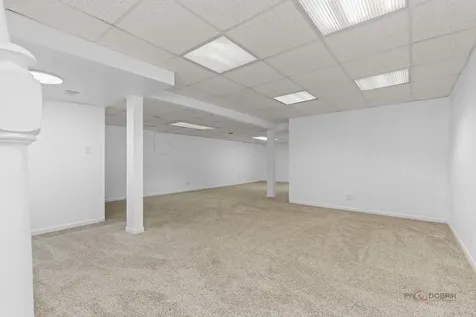 28 Plymouth Court Lincolnshire IL 60069