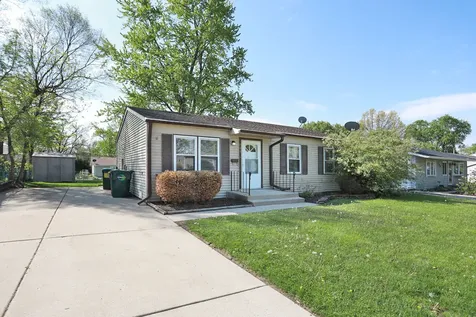 111 Elm Lane Streamwood IL 60107